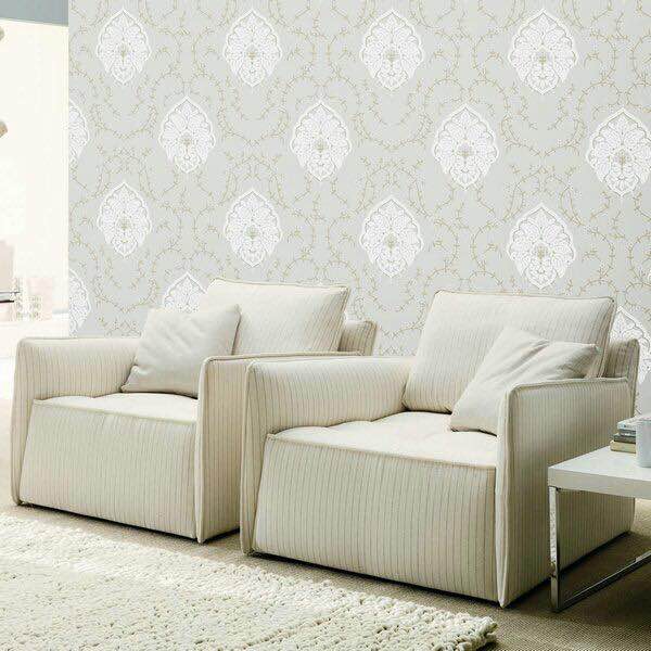 White & gold damask wallpaper