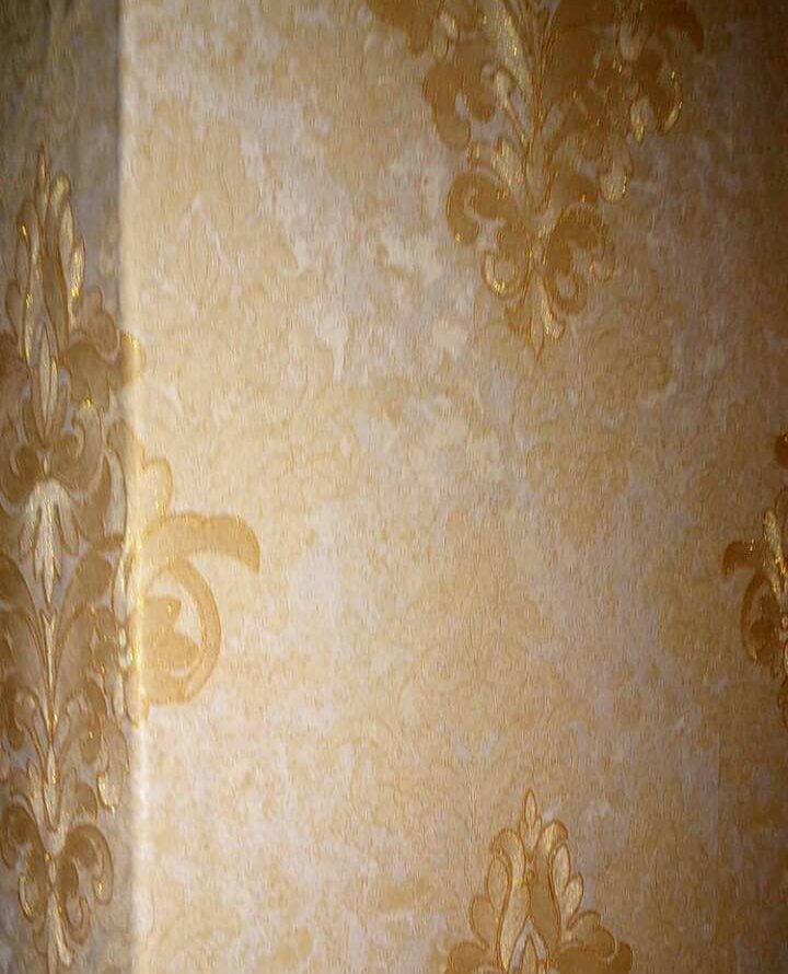 damask beige & gold wallpaper