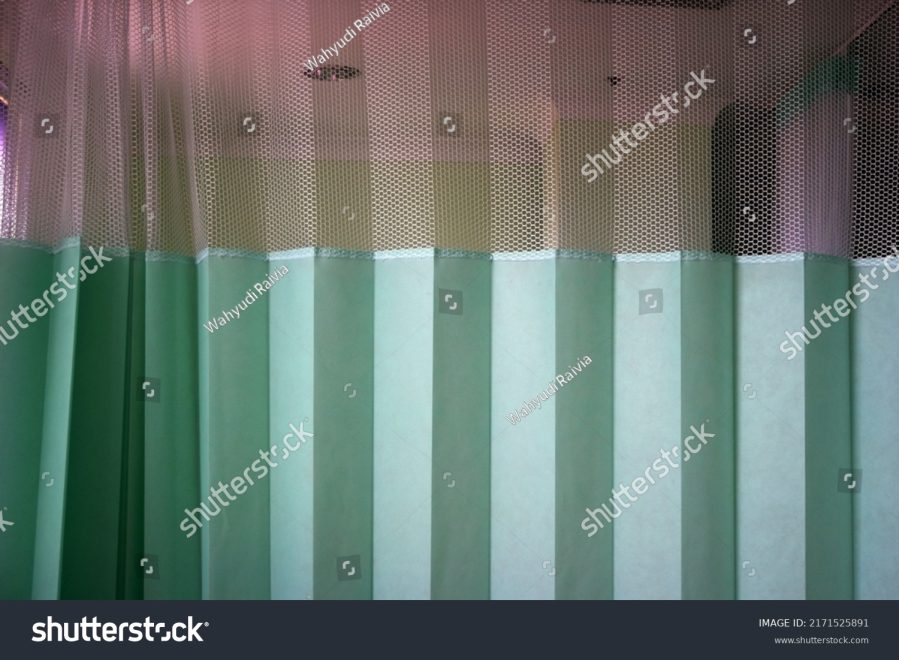 green disposable hospital curtain